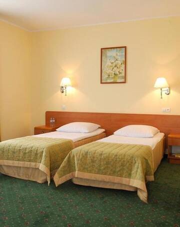 Фото номера Двухместный номер с 2 отдельными кроватями Отель Hotel U Witaszka г. Czosnów 9